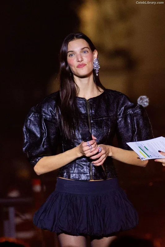 Charlotte Cardin photo 14 of 75