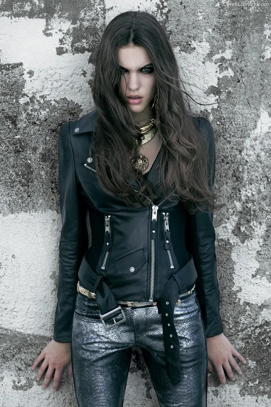 Charlotte Cardin photo 24 of 75