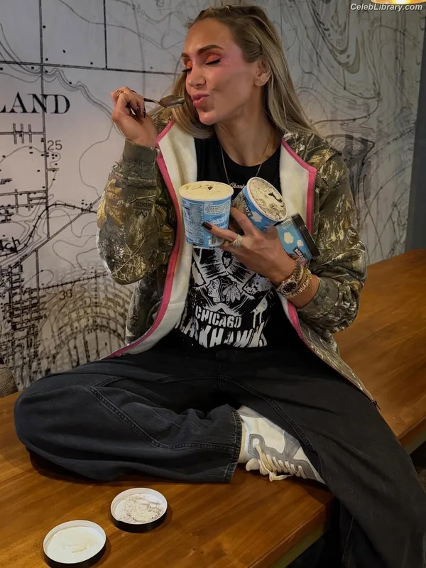 Charlotte Flair photo 10 of 717