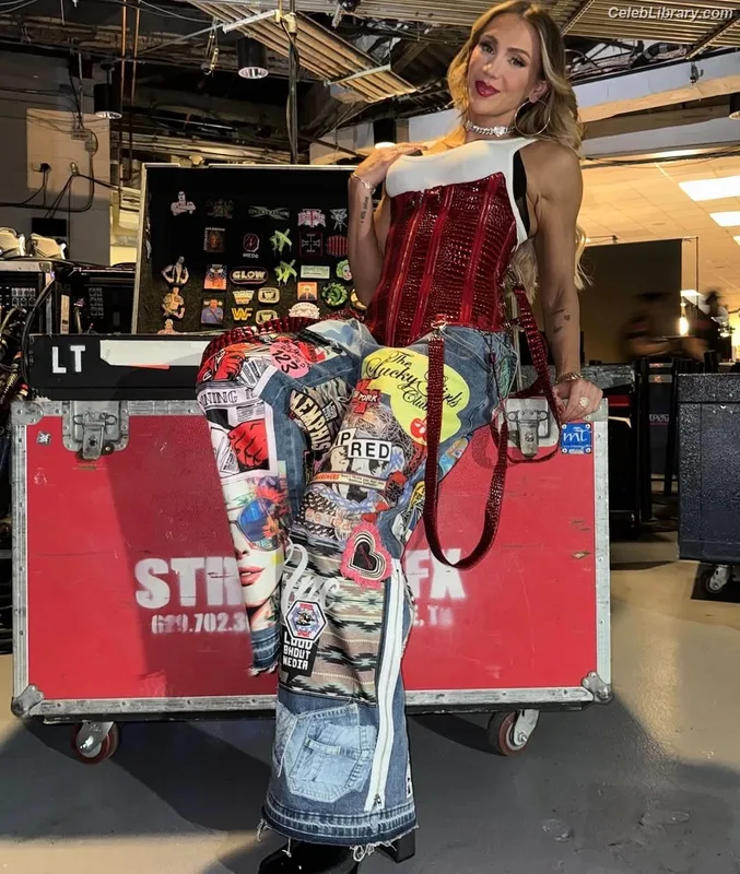 Charlotte Flair photo 8 of 717