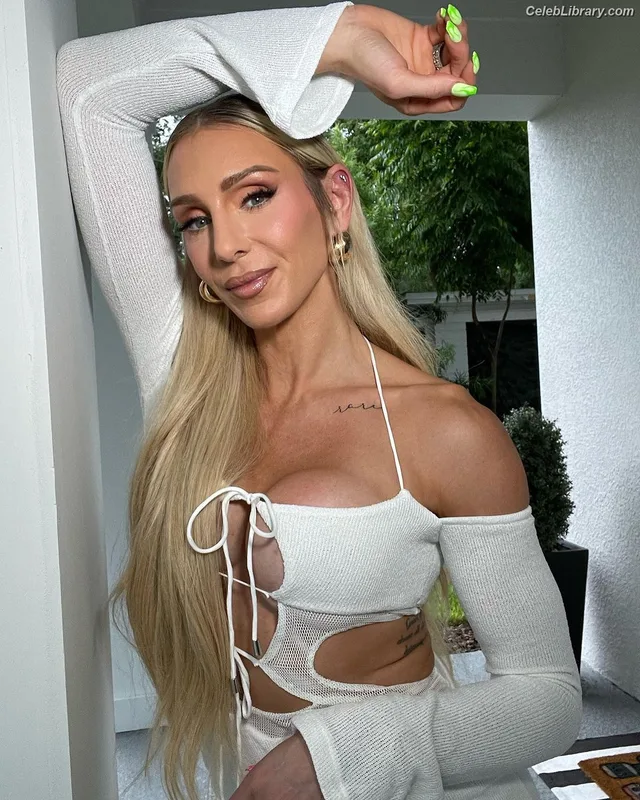 Charlotte Flair photo 10 of 717