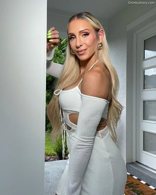 Charlotte Flair photo 12 of 717