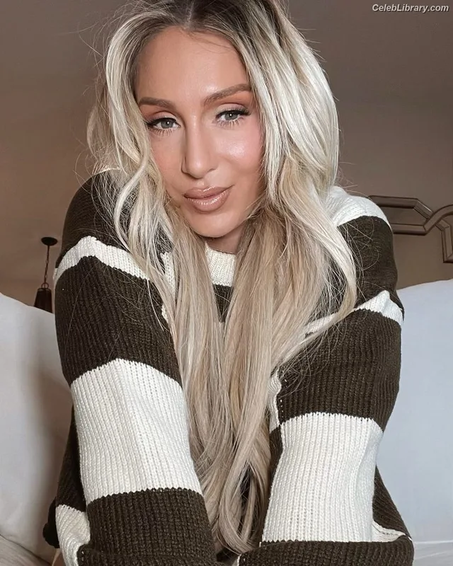 Charlotte Flair photo 18 of 717