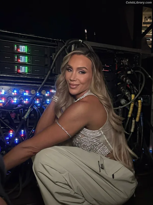 Charlotte Flair photo 10 of 717