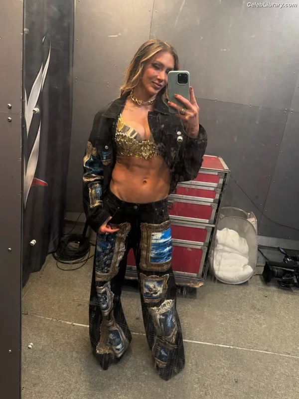 Charlotte Flair photo 12 of 717