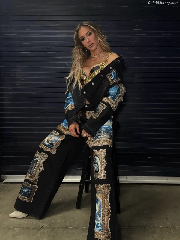 Charlotte Flair photo 17 of 717