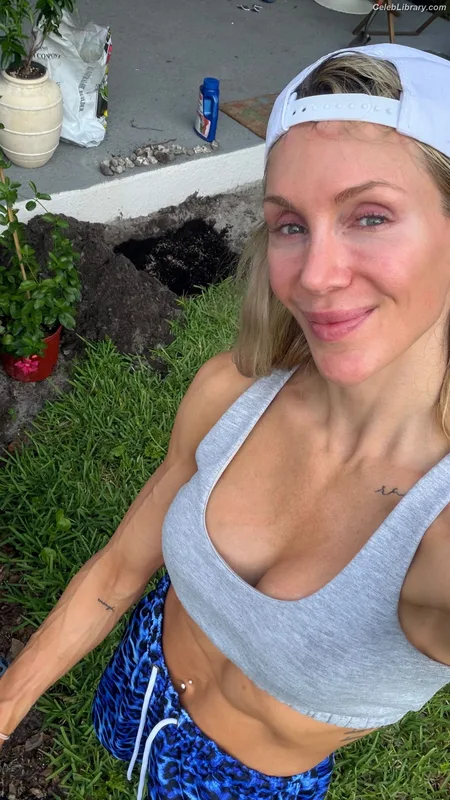 Charlotte Flair photo 22 of 717