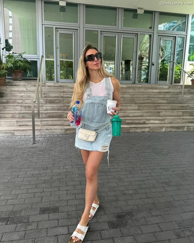 Charlotte Flair photo 3 of 717