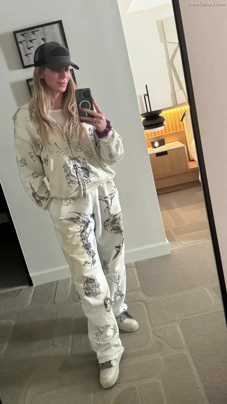 Charlotte Flair photo 8 of 717