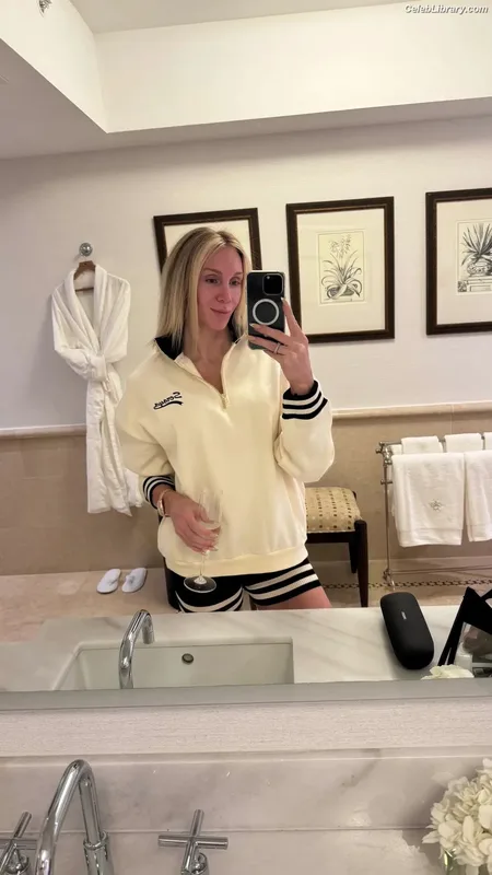 Charlotte Flair photo 22 of 717