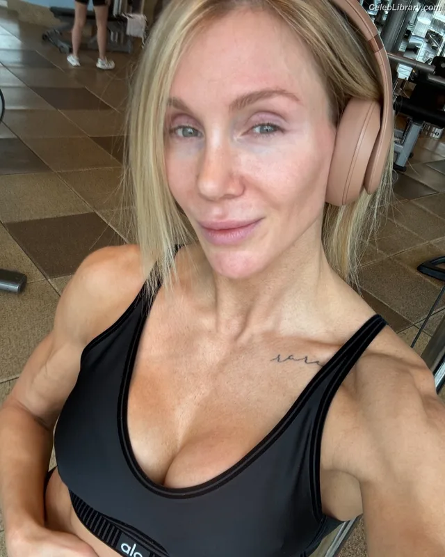 Charlotte Flair photo 2 of 717
