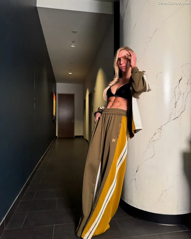 Charlotte Flair photo 8 of 717