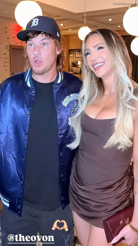 Charlotte Flair photo 9 of 717