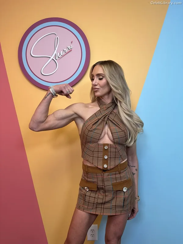 Charlotte Flair photo 2 of 717