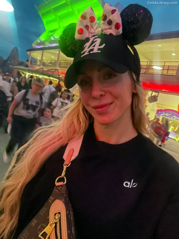 Charlotte Flair photo 15 of 717