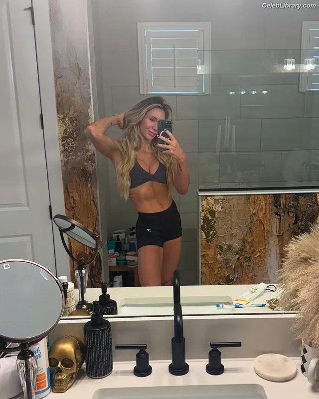 Charlotte Flair photo 8 of 717