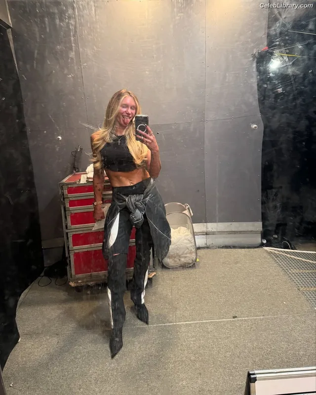 Charlotte Flair photo 9 of 717