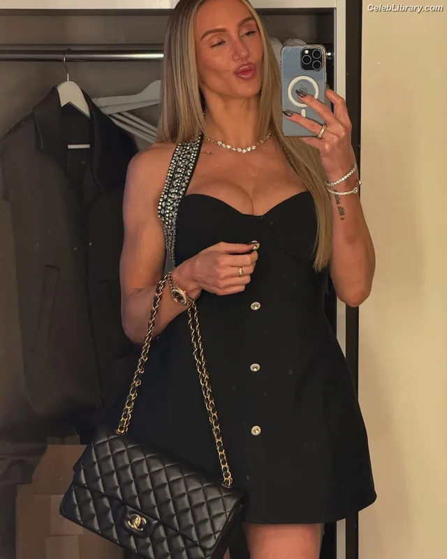 Charlotte Flair photo 10 of 717