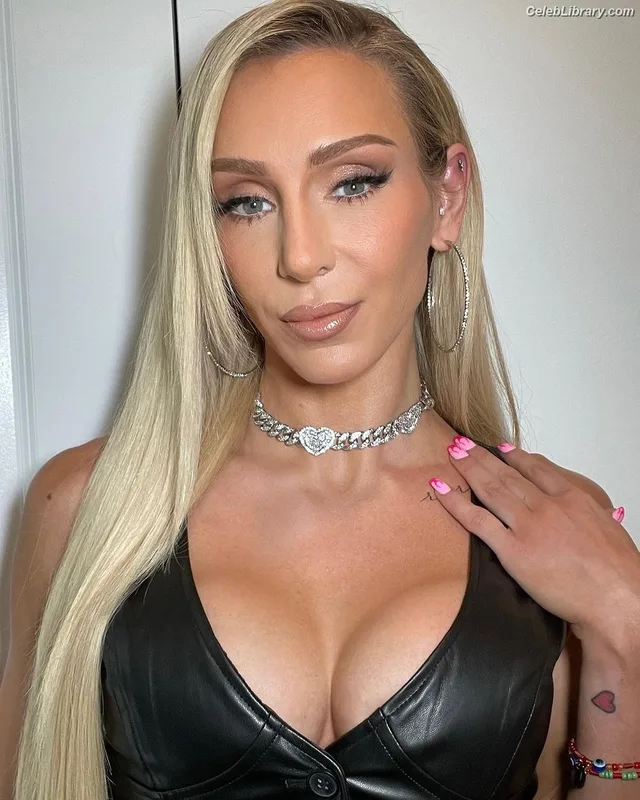 Charlotte Flair photo 4 of 717