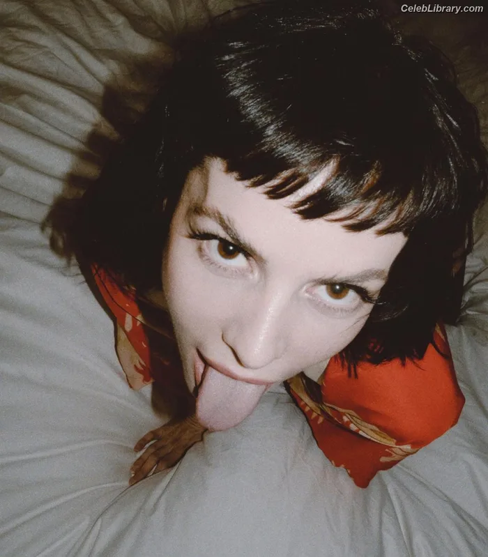 Charlotte Kemp Muhl photo 14 of 96