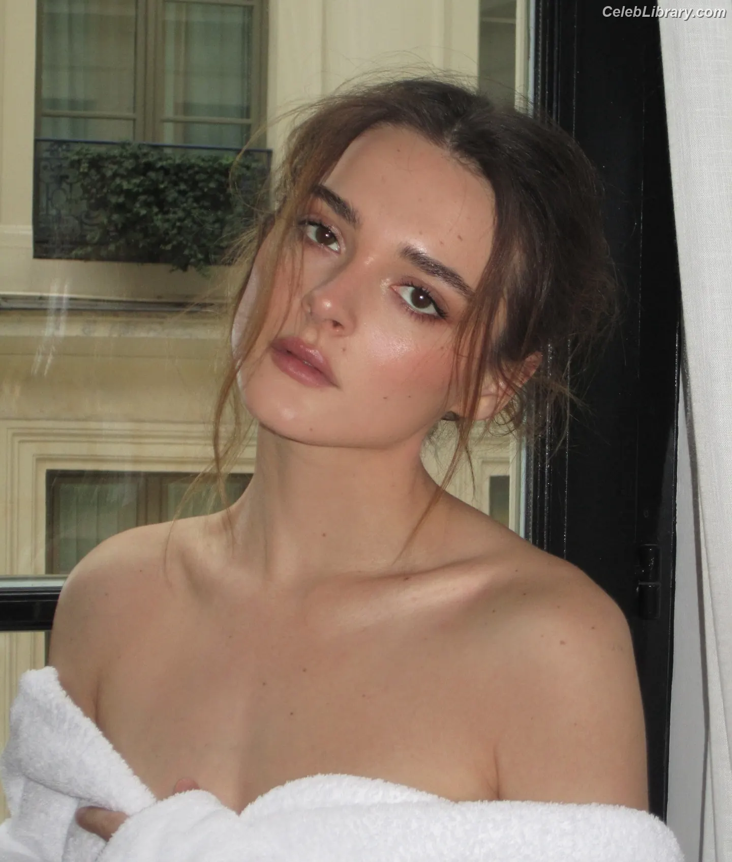 Charlotte Lawrence photo 9 of 714