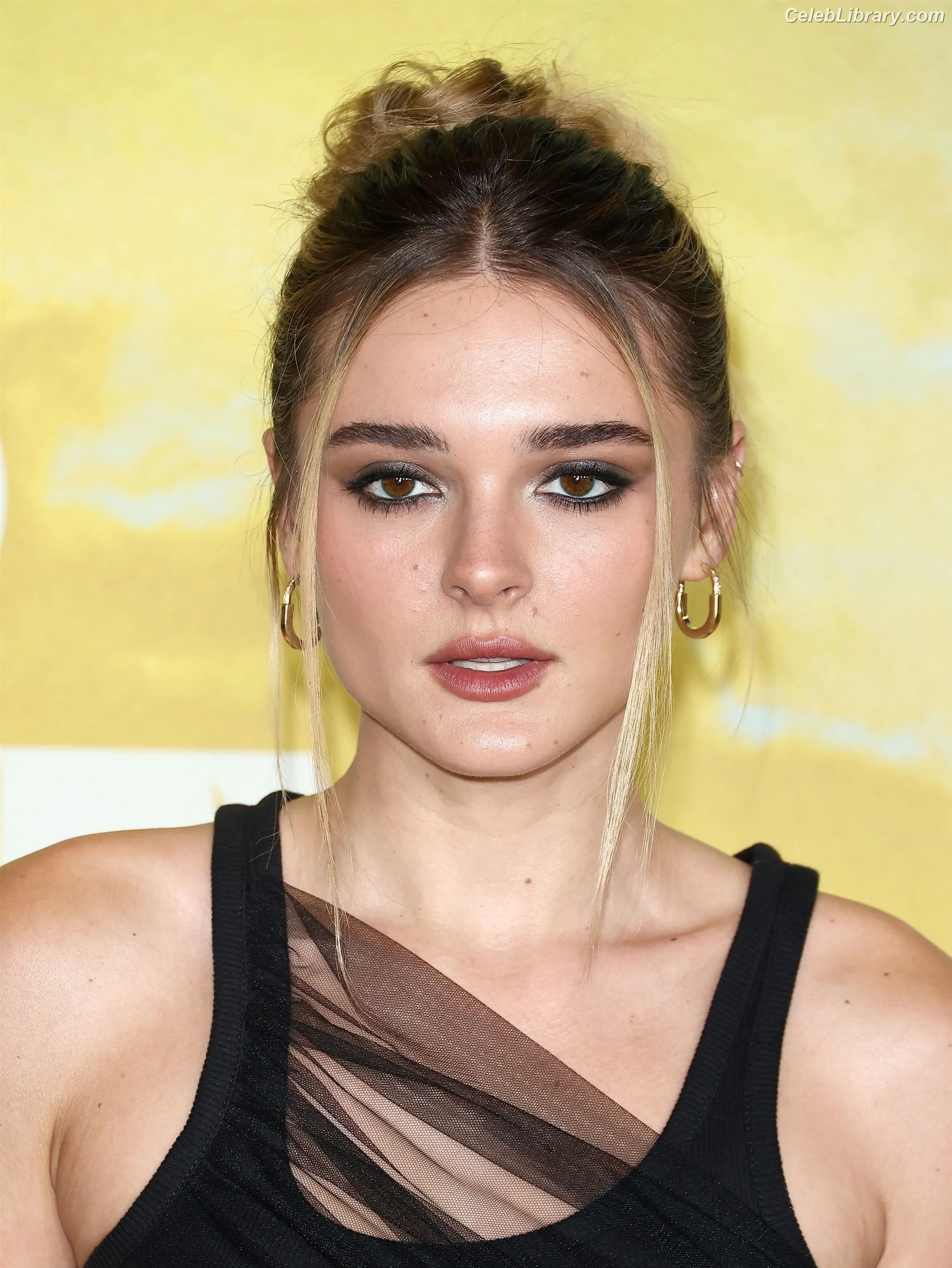 Charlotte Lawrence photo 11 of 714