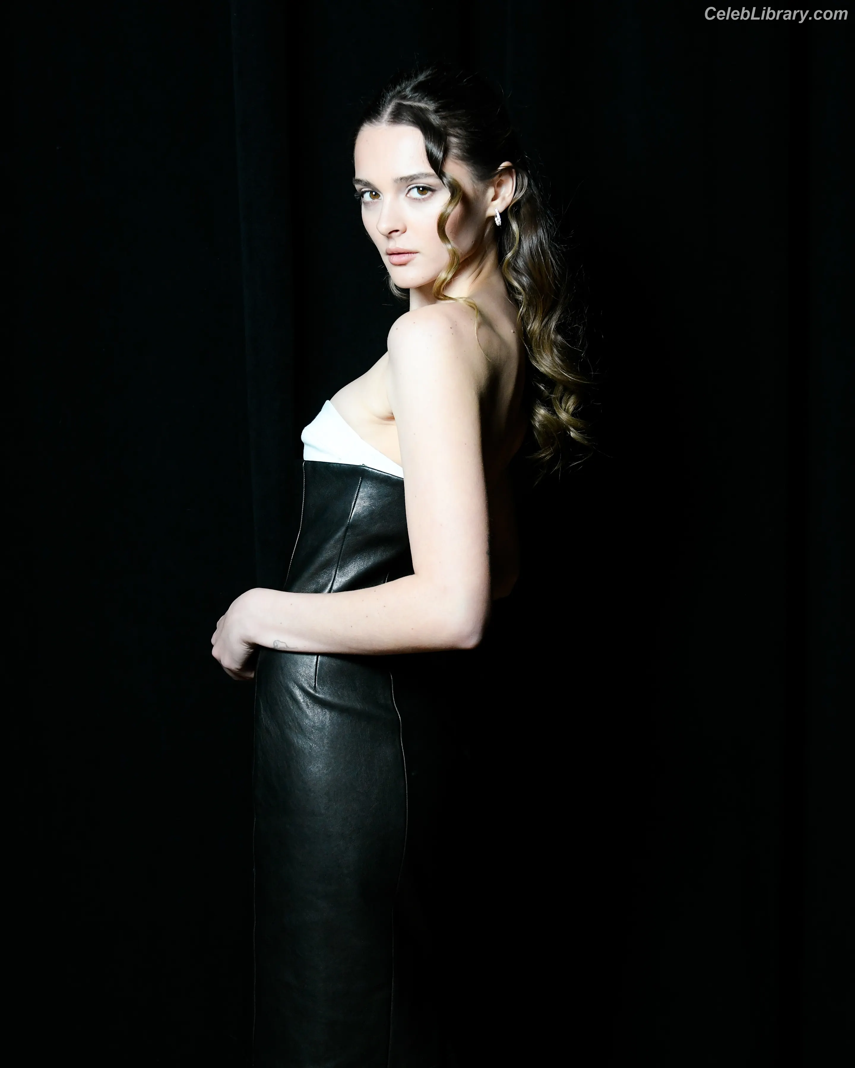 Charlotte Lawrence photo 13 of 714