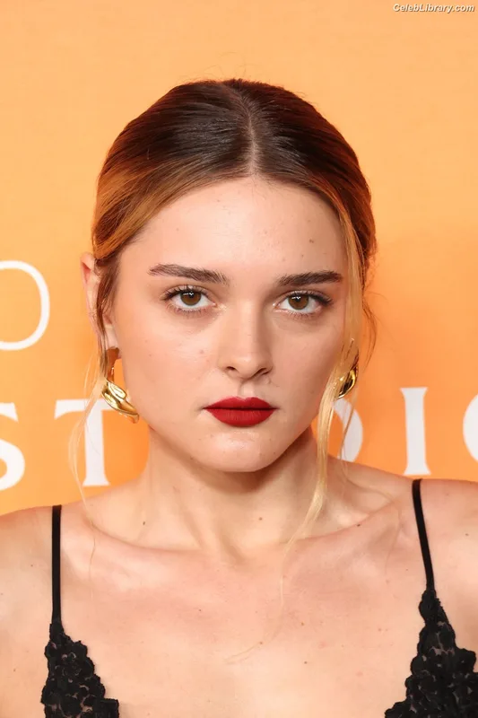 Charlotte Lawrence photo 3 of 714