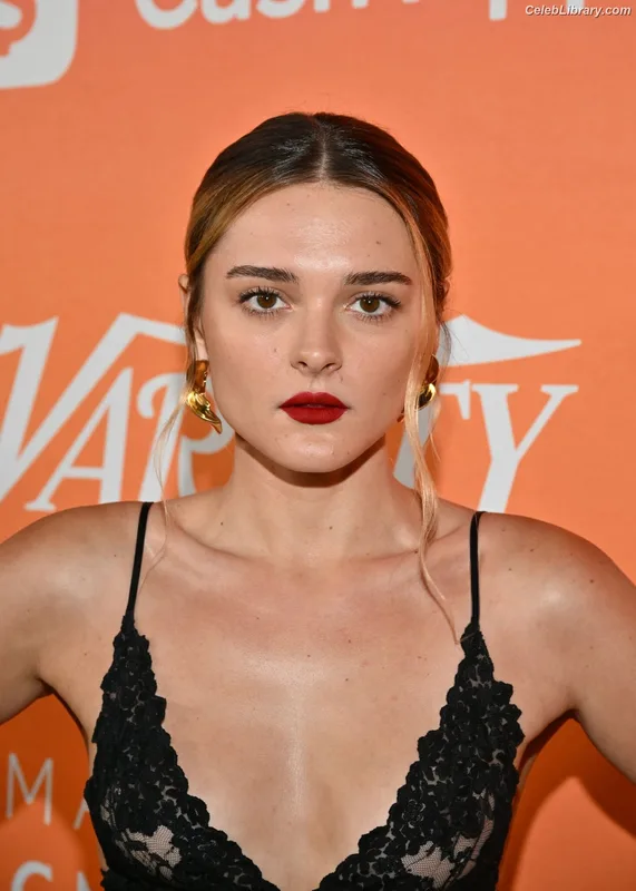 Charlotte Lawrence photo 6 of 714