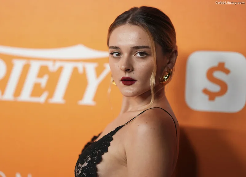 Charlotte Lawrence photo 9 of 714