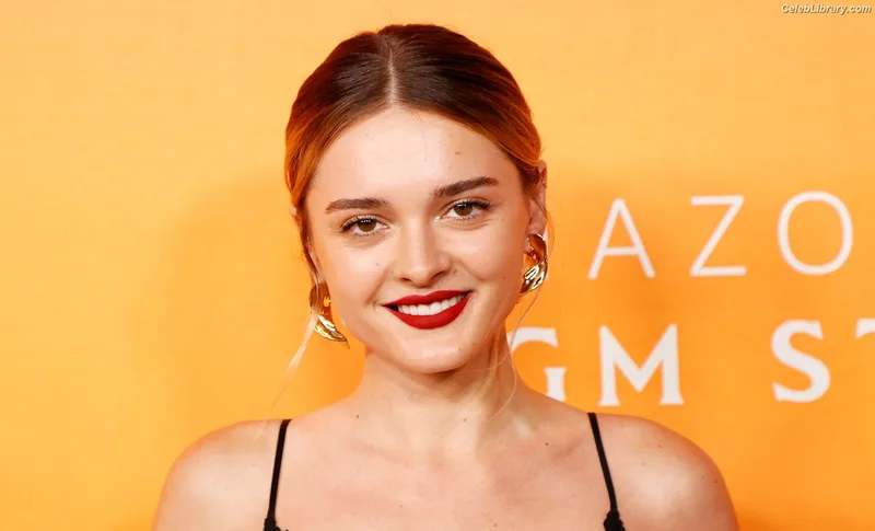 Charlotte Lawrence photo 17 of 714