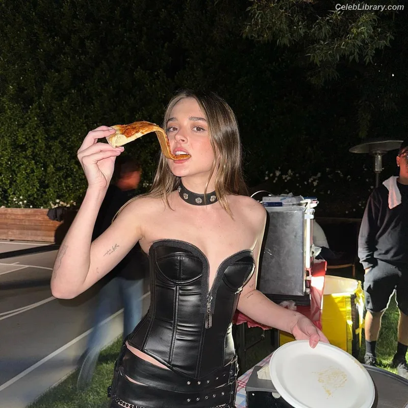 Charlotte Lawrence photo 10 of 714