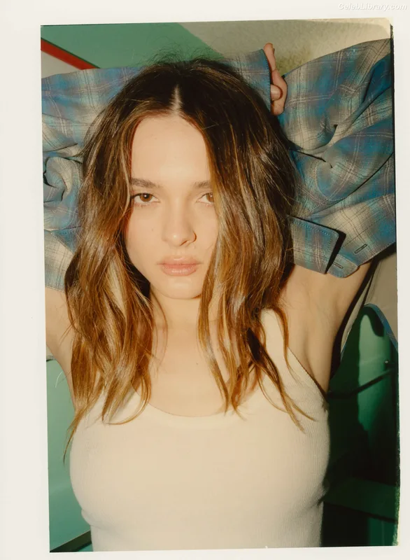 Charlotte Lawrence photo 24 of 714