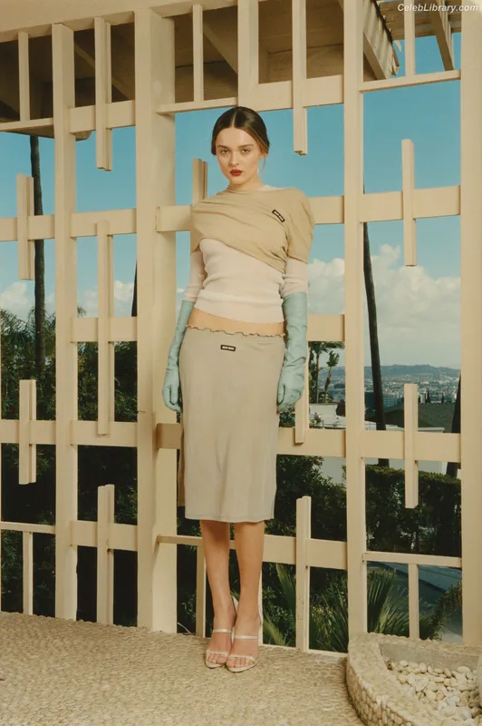 Charlotte Lawrence photo 6 of 714
