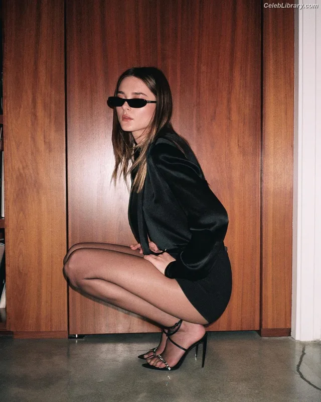 Charlotte Lawrence photo 15 of 714