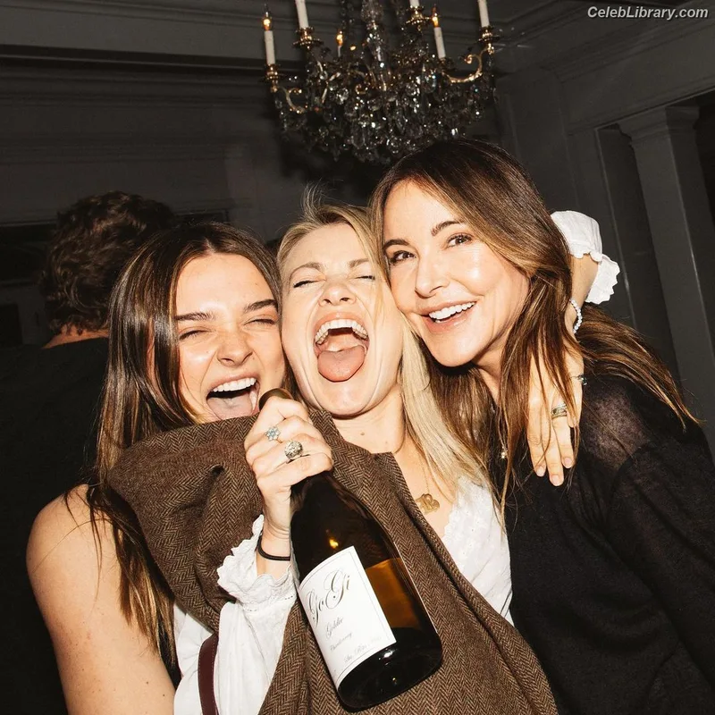 Charlotte Lawrence photo 16 of 714
