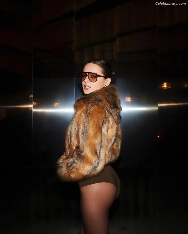 Charlotte Lawrence photo 18 of 714