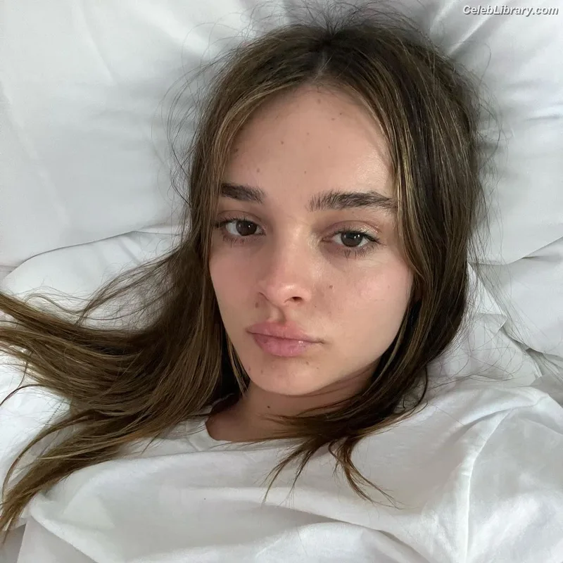 Charlotte Lawrence photo 24 of 714