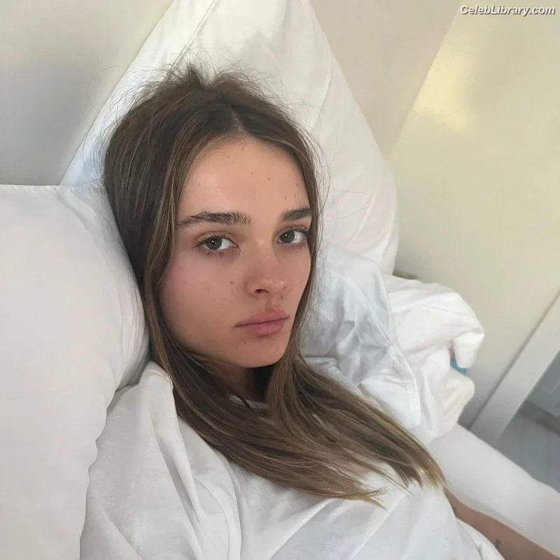 Charlotte Lawrence photo 1 of 714