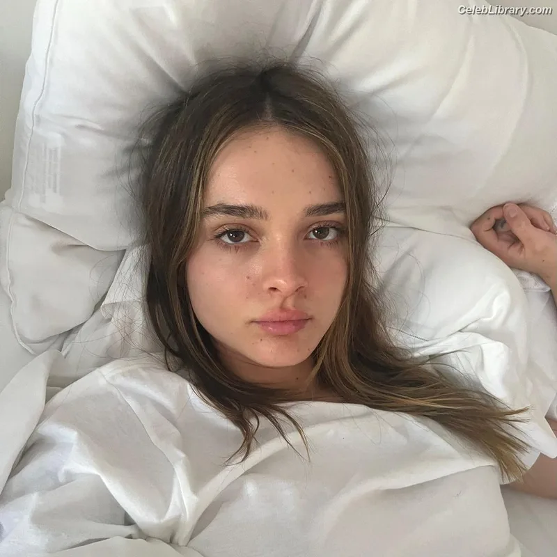 Charlotte Lawrence photo 2 of 714
