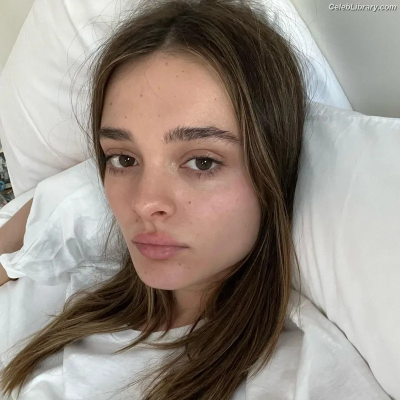 Charlotte Lawrence photo 3 of 714