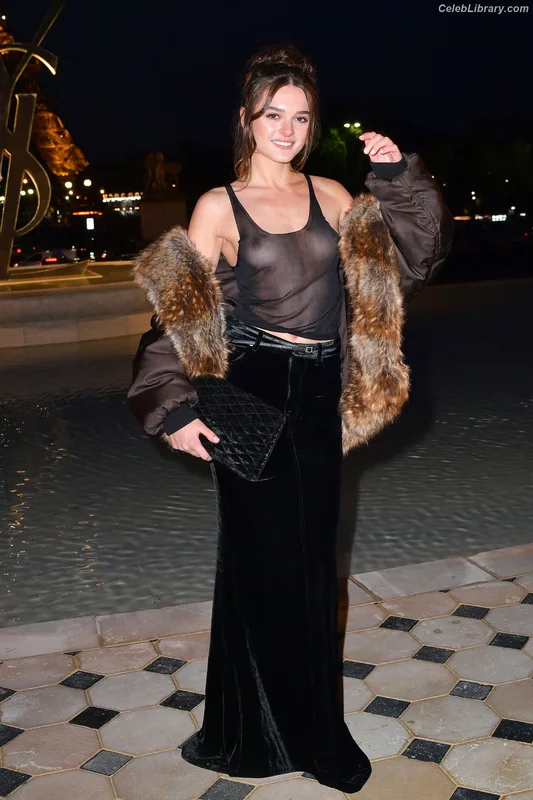 Charlotte Lawrence photo 8 of 714