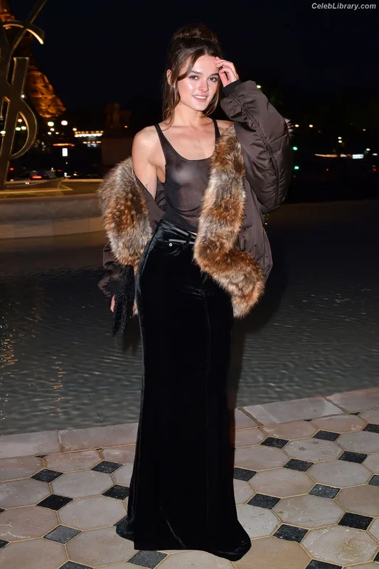 Charlotte Lawrence photo 10 of 714