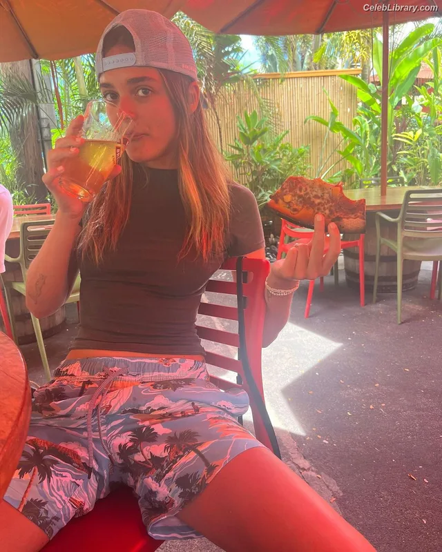 Charlotte Lawrence photo 22 of 714
