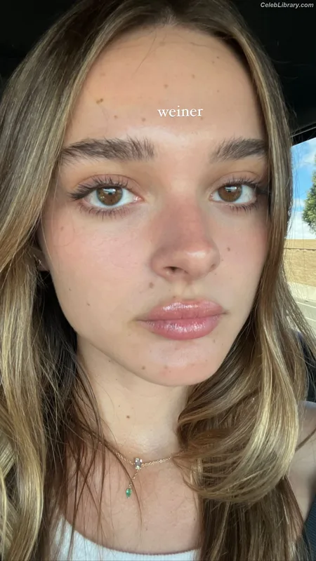 Charlotte Lawrence photo 23 of 714