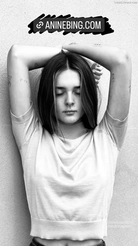 Charlotte Lawrence photo 2 of 714