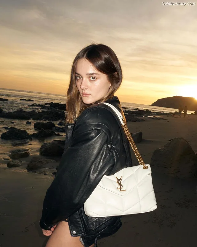 Charlotte Lawrence photo 6 of 714