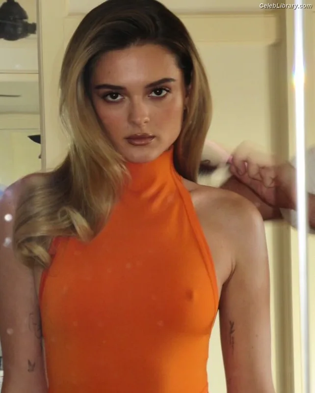 Charlotte Lawrence photo 21 of 714