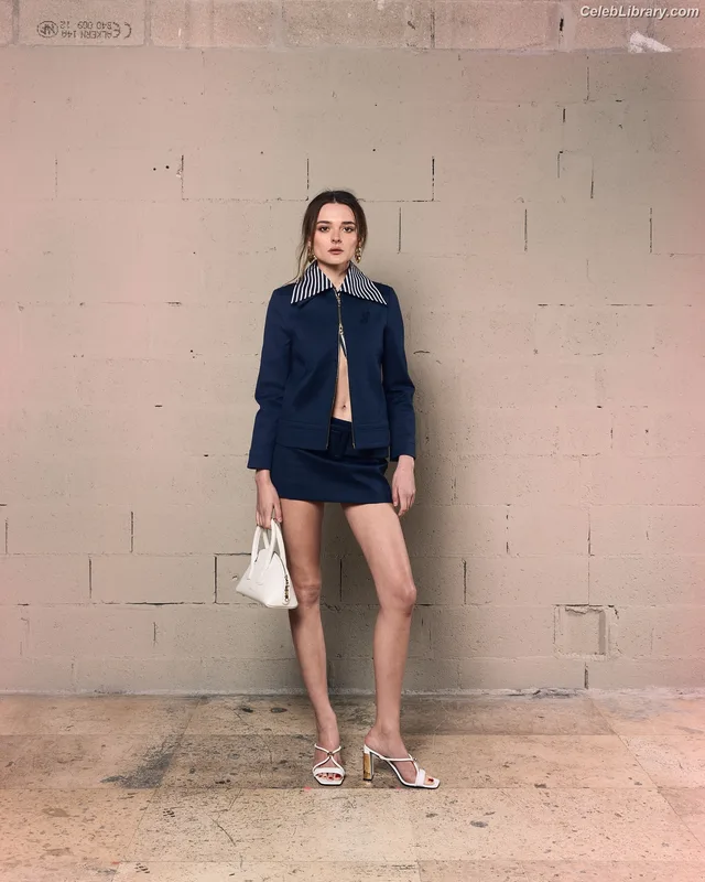 Charlotte Lawrence photo 4 of 714