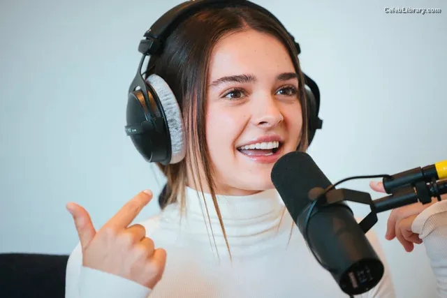 Charlotte Lawrence photo 13 of 714